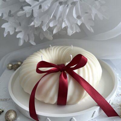 Adventný veniec s podtáckou