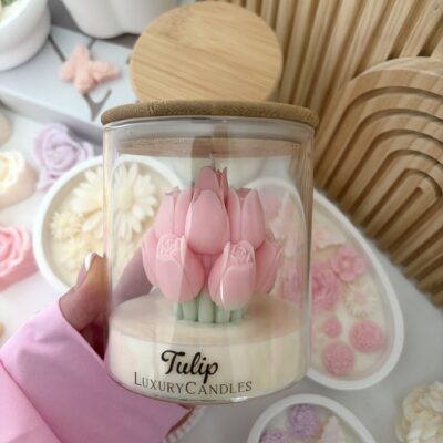 Tulipánová kytička v skle